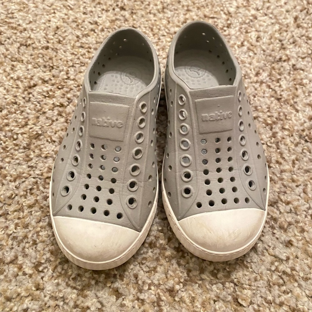 Native shoes size c9